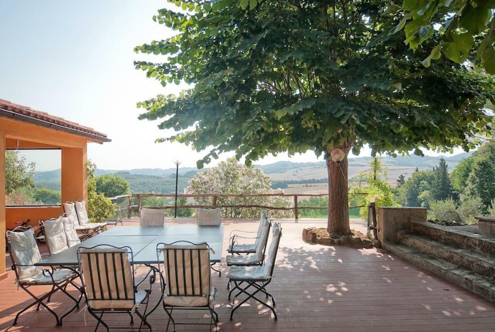 Stunning Country House Overlooking Tuscany Hills Lorenzana Buitenkant foto